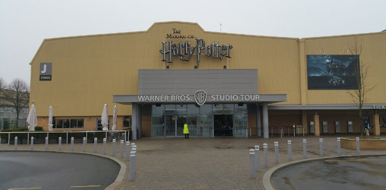 Golden Tours uses Harry Potter buses to offer NHS Staff free lifts to work
